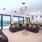Seaview Lemona Villa *