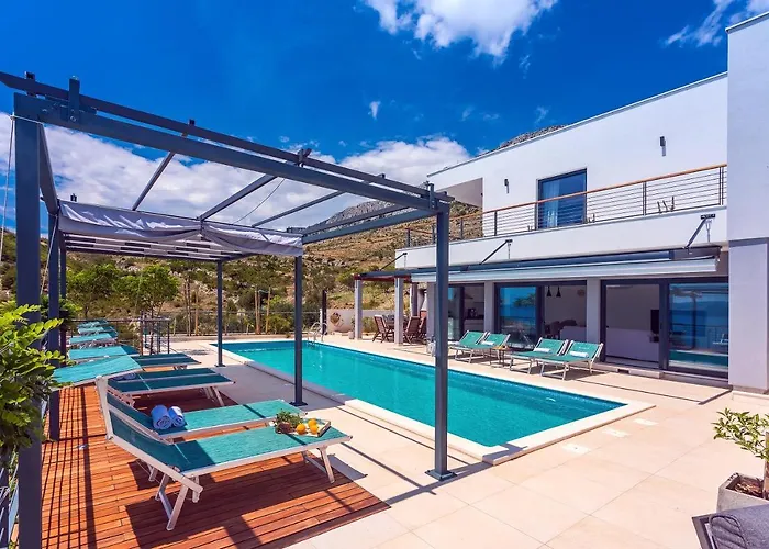 فيلة Seaview Lemona