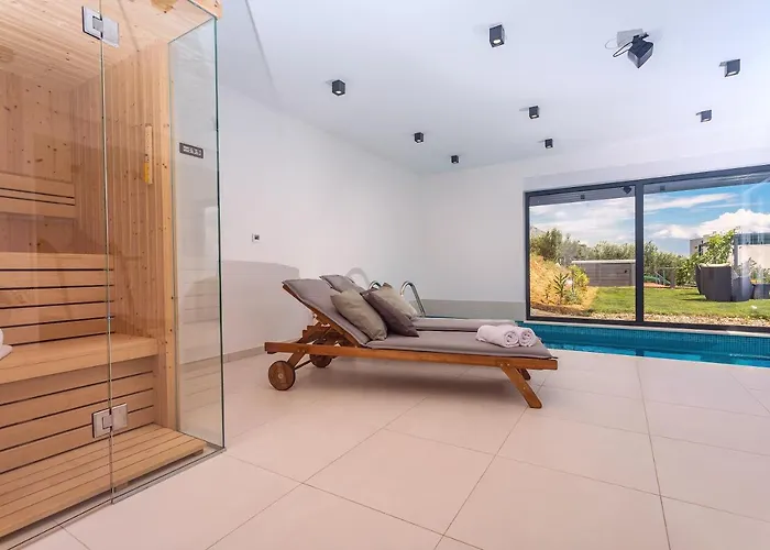 فيلة Seaview Lemona