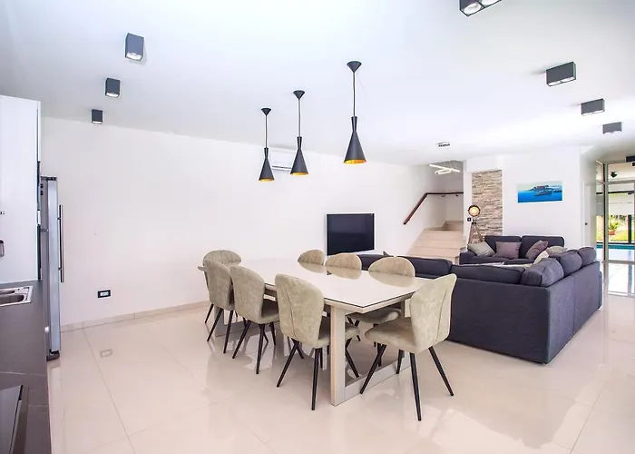 فيلة Seaview Lemona