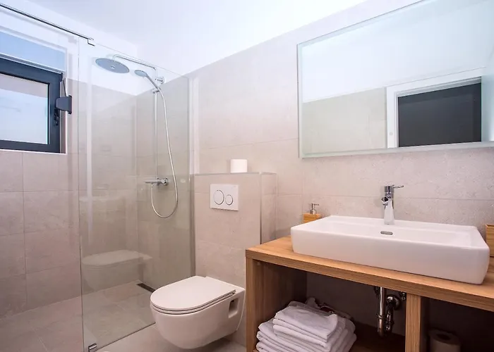 فيلة Seaview Lemona *